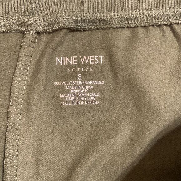 Nine West Active Size Small Athletic shorts olives green with drawstring waist - Picture 5 of 9